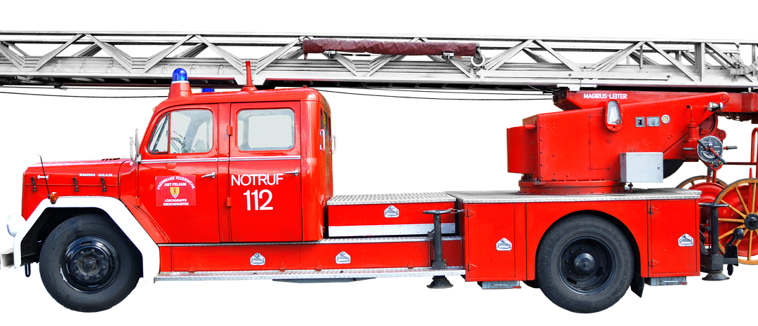 Dinas Damkar Pangandaran Bersihkan Material Longsor di Lapangan